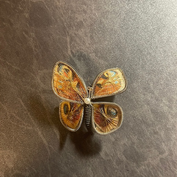 Vintage butterfly pin - Picture 2 of 3